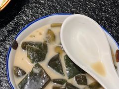 -何妹湿辣牛肉·粤式烧烤砂煲(桂雅路店)