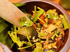 手撕椒松花蛋-云海肴汽锅鸡·云南小炒(天津国金汇店)