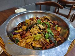 -愉肴麻辣香锅(中山路店)