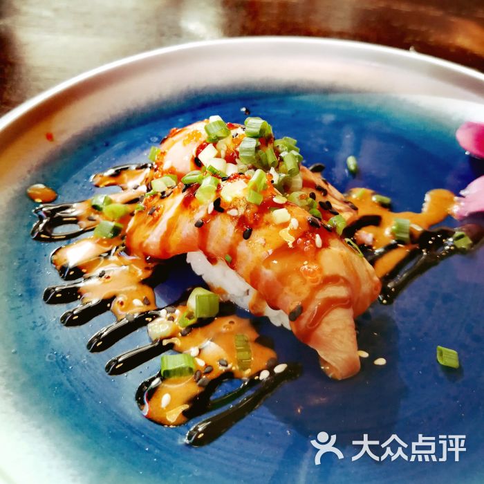 火焰三文鱼手握