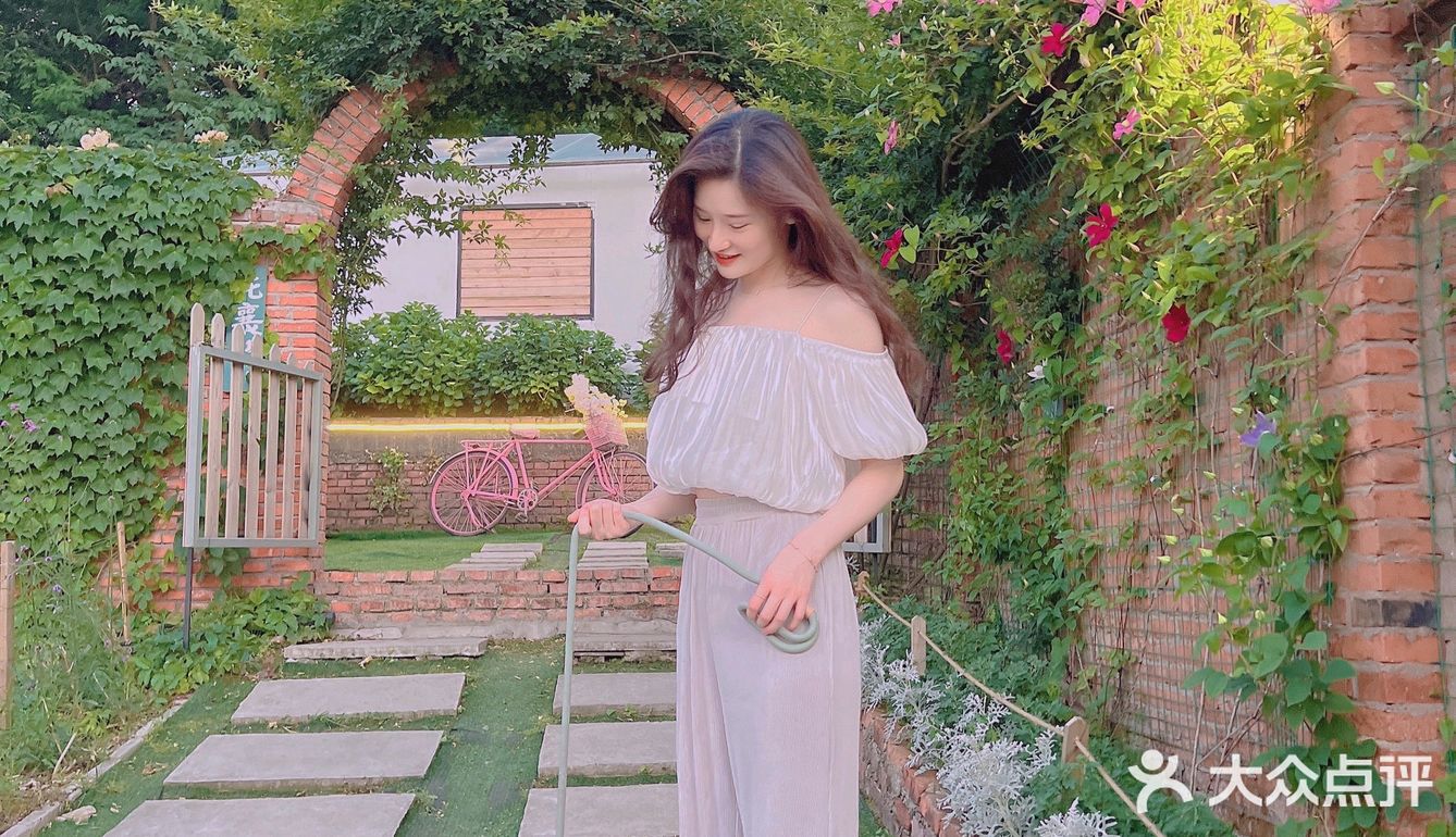 晚风悠然、跌入了花的时间。