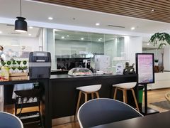 -杭州中沃沃尔沃4S店(滨江区店)