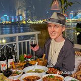 才刚开业不久生意就巨火爆～里面全是小哥哥和小姐姐