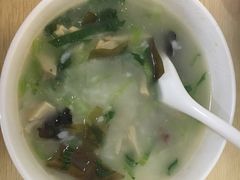 骨头汤泡饭-鸡鸣汤包(广东路店)