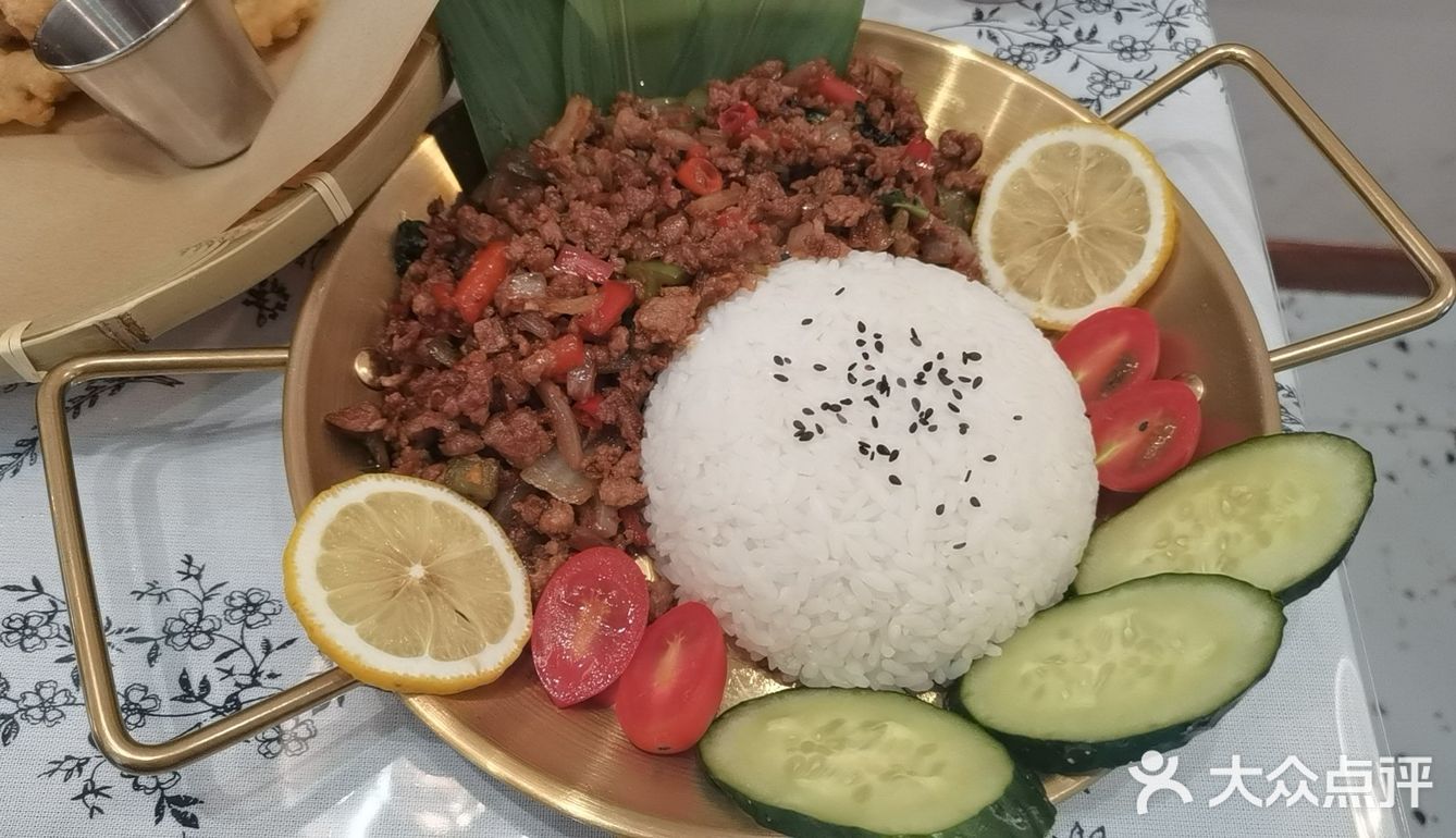 小县城的无国界料理餐厅，本来没办太大希望