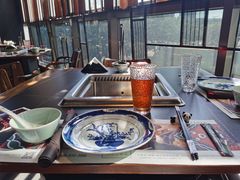 靠窗位-大隐·成都火锅Bistro(合生麒麟新天地店)