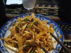 凉拌芭蕉花-蜗牛小馆醉乡民谣云南菜(惠新西里店)