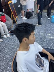 -藤野造型专业烫染接发