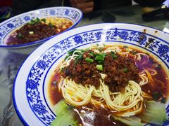 -渝之汇牛肉豌杂面