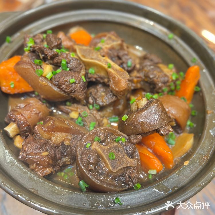 私人订制饭堂，又可以唱k，很正的一个聚餐地方