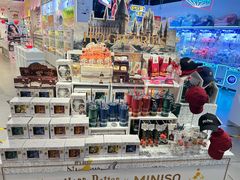 -名创优品(北京新中关购物中心地铁层店)