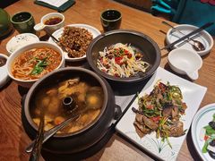 -云海肴·汽锅鸡·云南菜(天山百盛优客店)