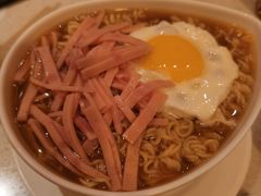 餐蛋出前一丁-香港新发烧腊茶餐厅(书城店)