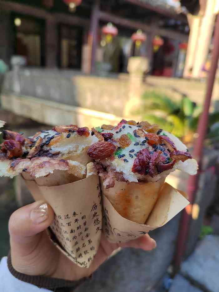 玲阿娘美食-"玲阿娘梅花糕在新市古镇的小桥边,我们到的.