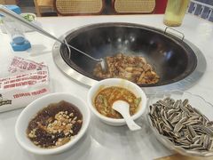 -鲁员外地锅鸡地锅鱼(古墩路店)