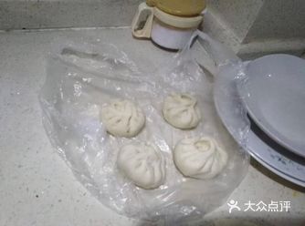 买一包发酵粉，一公斤面粉，兑放一克发酵粉