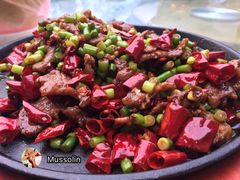 蒜苗辣炒牛肉-胡师傅三下锅(汽车站店)