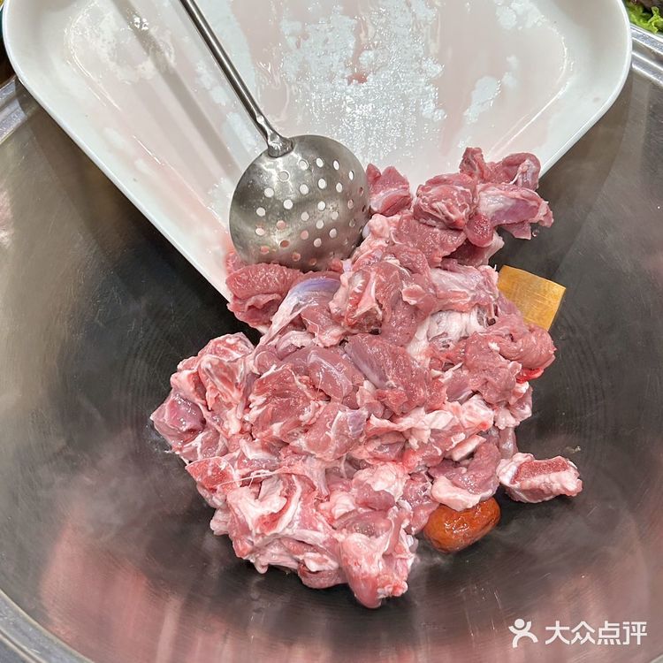 🥩好羊肉清水煮,美味尽在 313 羊庄!✨