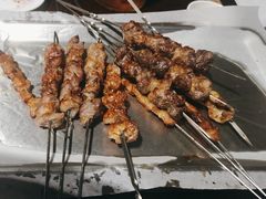 -三个大叔烤羊肉串·歌手驻唱·碳烤鲜肉(西三旗店)