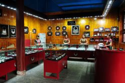 朝阳宫2&nbsp;(6)-凤凰县苗族银饰锻制技艺传习所