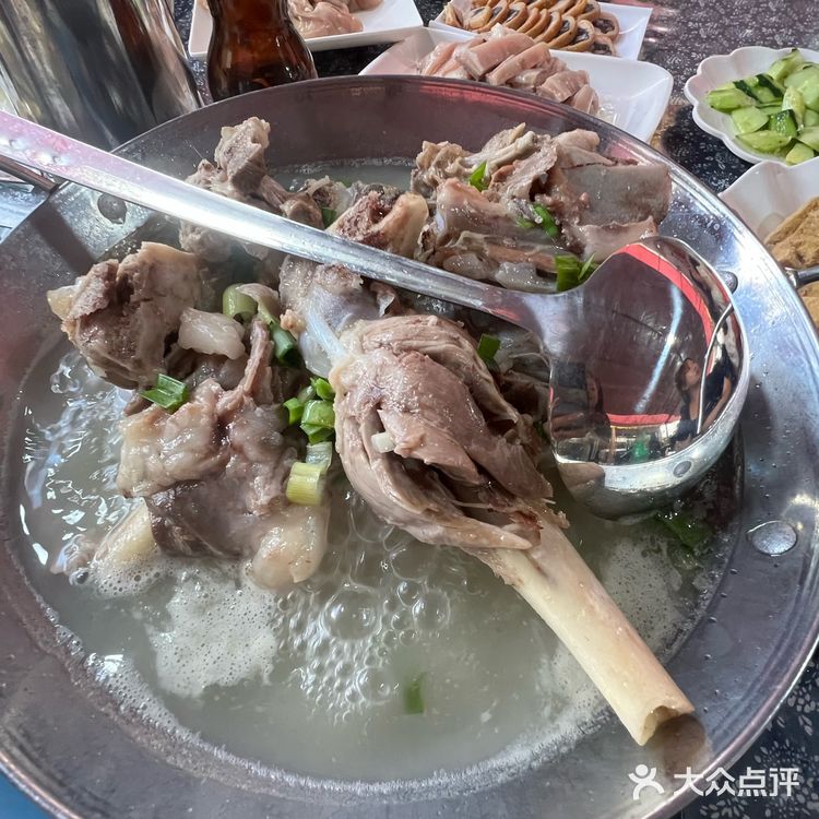 伏羊节指南：如何在113天里吃垮15只羊？