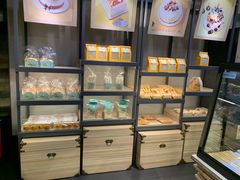 面包甜点陈列柜-华丰贺氏(福新西路店)