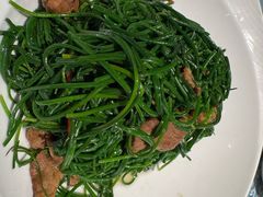 沙葱炒羊肉-巴扎美食·新疆菜·西域歌舞表演餐厅(新疆大厦店)
