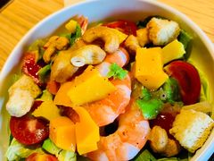 鲜虾牛油果沙拉-晃晃悠悠酒肉合作社