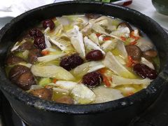 -南渝食府.墨脱石锅松茸鸡