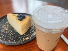 -Chom Cafe and Restaurant