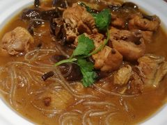 小鸡炖蘑菇-上关雪東北菜(中房金谊店)