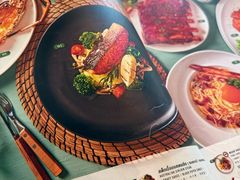 -Chom Cafe and Restaurant