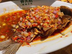 香煎大鲫鱼-费大厨辣椒炒肉(万家丽一店)