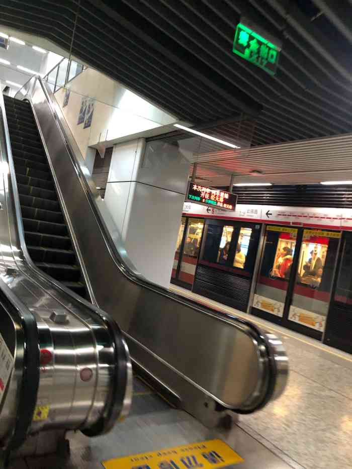 集庆门大街(地铁站)-"集庆门大街地铁站,每天上下班都从这这个站.