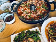 -兔行天下-鸿鹤鲜锅兔(中海国际店)