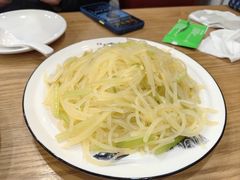 芹菜土豆丝-李连贵熏肉大饼(沈阳站店)