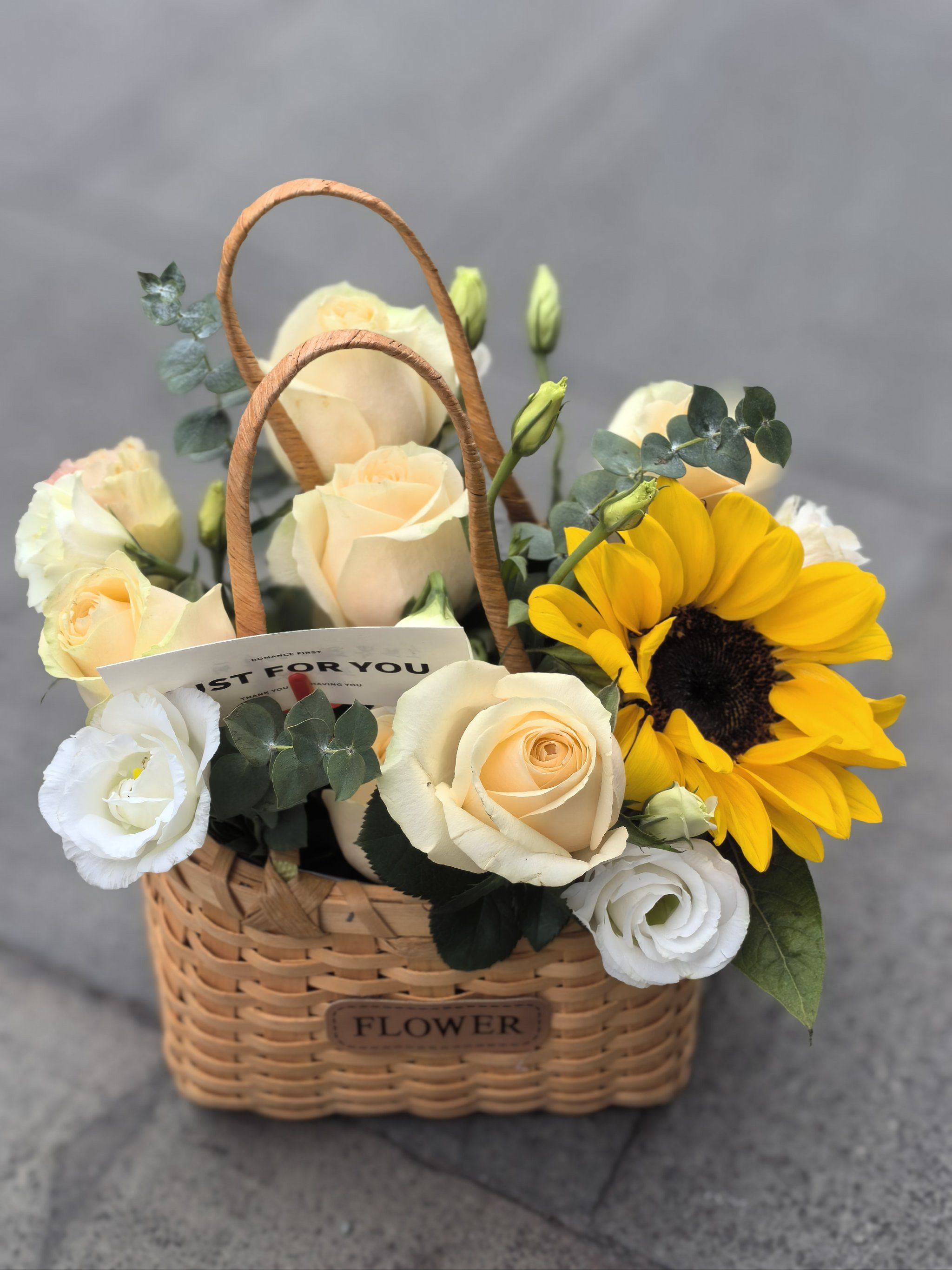 提篮花美美哒#鲜花植物 #小花篮