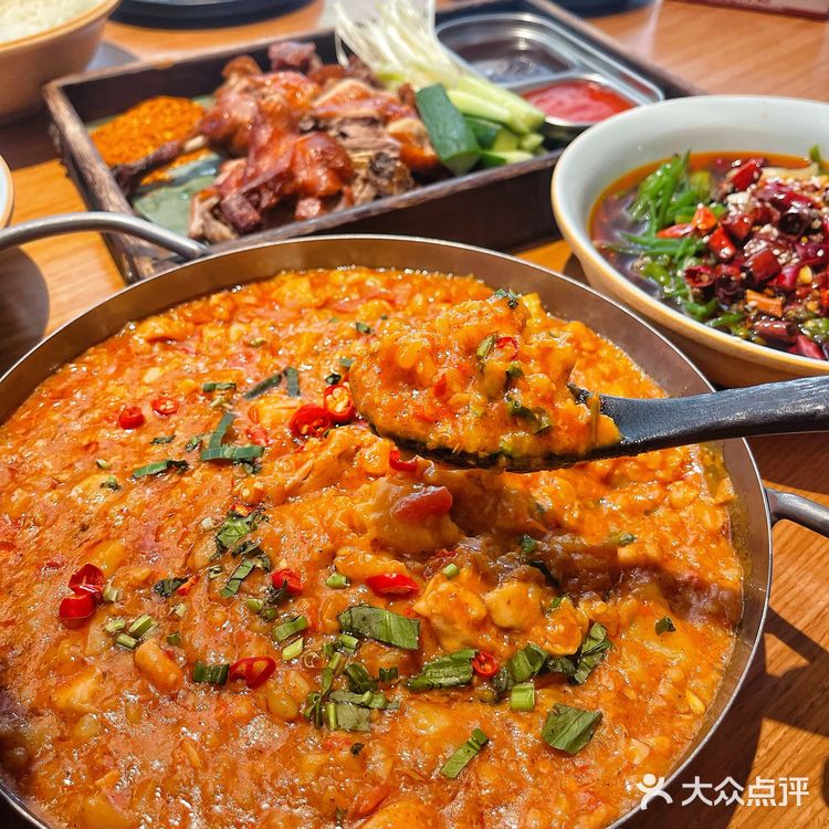 如果你来昆明旅行，一定要来尝尝这碗油焖鸡 🍗