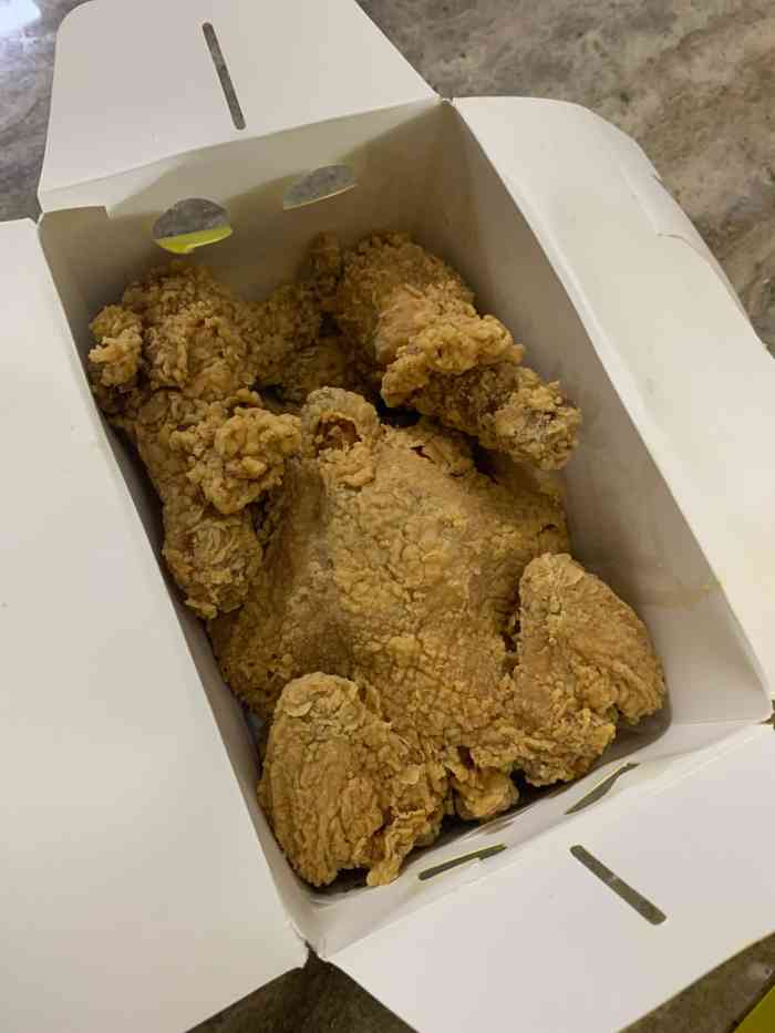 叫了个炸鸡(西四街店)-"疫情期家里宅外卖打卡黑陨石炸鸡94报着.