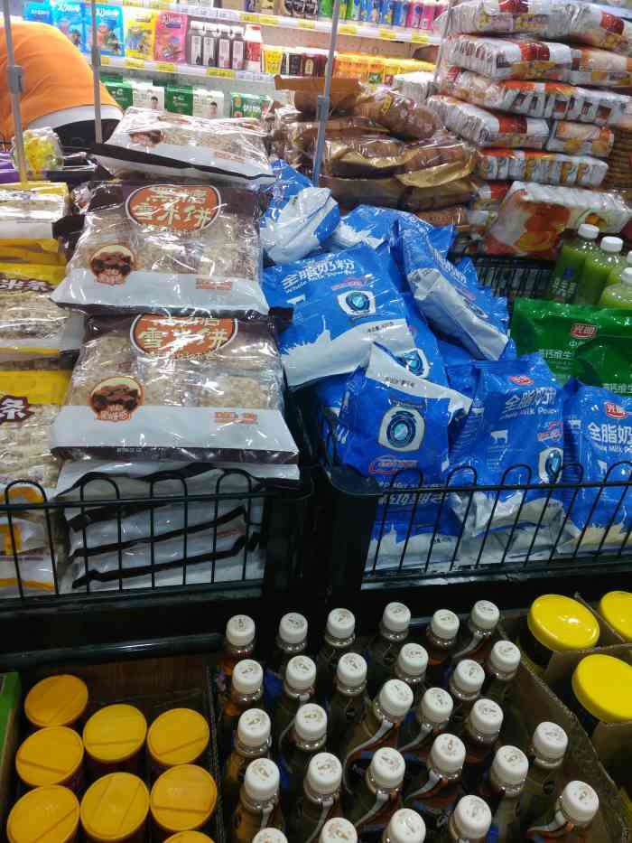 元华超市(闻喜路店)-"这家超市开在彭浦新村这里很多年了,平时买.
