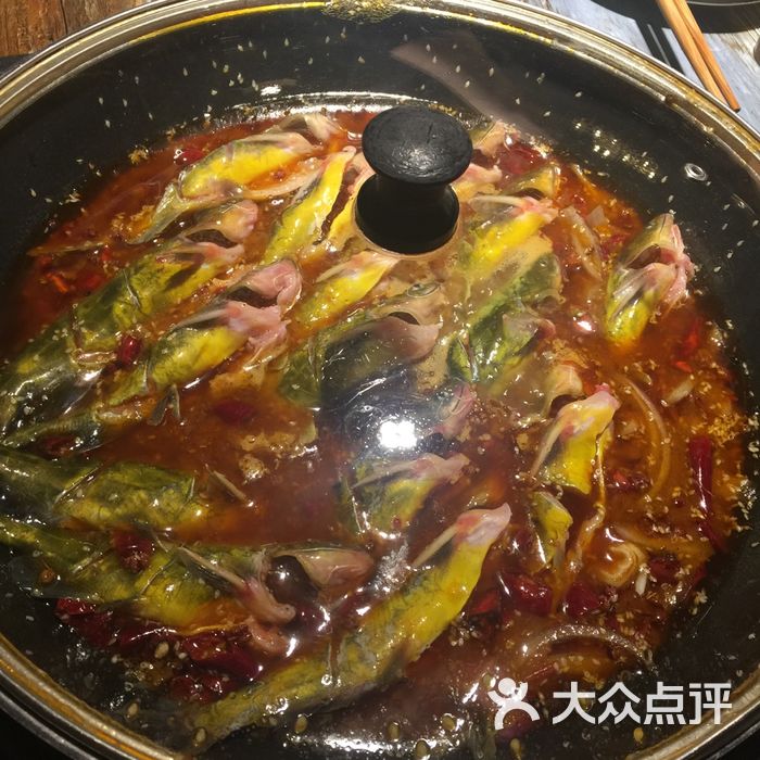 小小河边鱼火锅底料图片