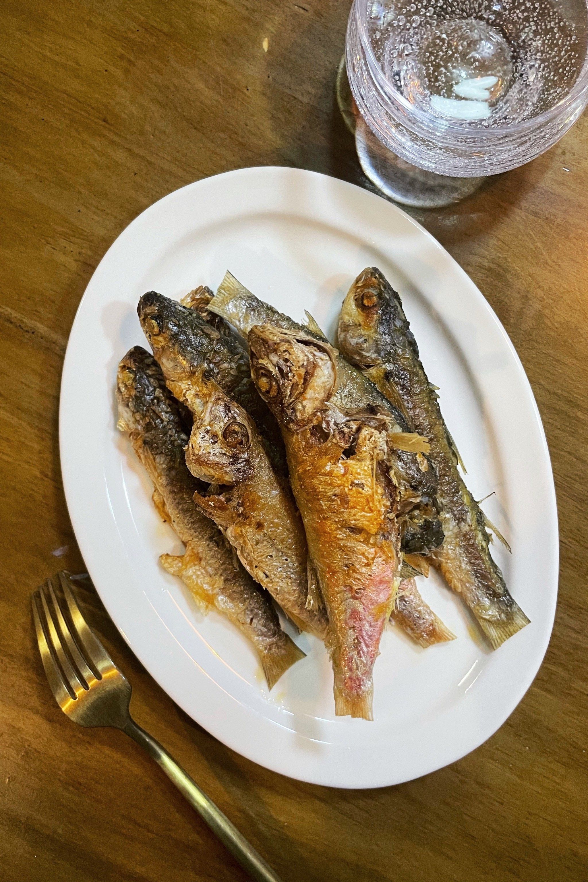 孩子奶奶煎杂鱼.