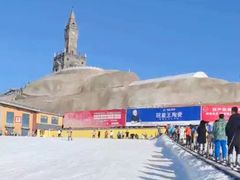 -采薇庄园四季滑雪场