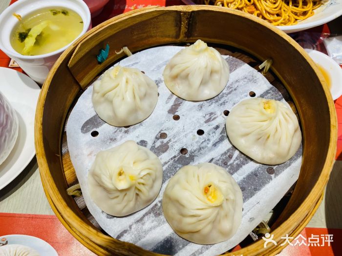 穿蒸引鲜·嗲记(正大广场店)蟹粉小笼包图片