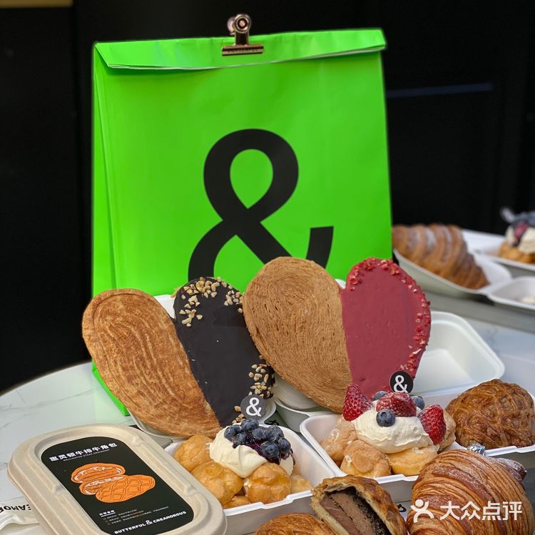 新年来三里屯B&C领取专属绿袋子吧💚🤎