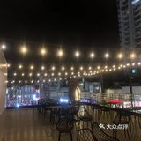 让我心水的是她天台花砖太美了，双子塔尽在其中