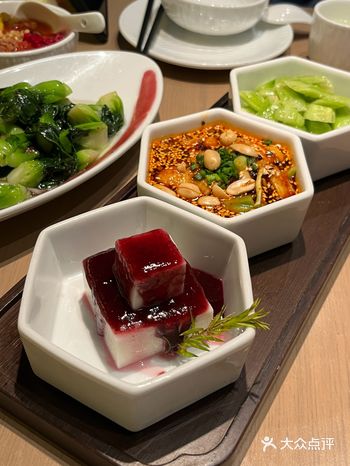 二十年老店还是蛮靠谱的 周末饭点人很多，建议早点来