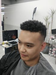 -宫铭烫发染发接发店