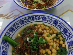 -渝之汇牛肉豌杂面