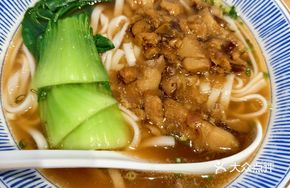 Old Guangdong Mushroom-flavored Braised Pork Noodles